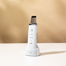 Load image into Gallery viewer, Essia | Ultrasonic Lifting &amp; Exfoliating Wand. Lux Collection
