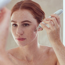 Load image into Gallery viewer, Essia | Ultrasonic Lifting &amp; Exfoliating Wand. Lux Collection
